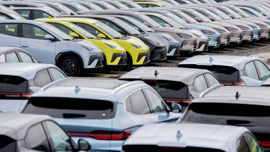 Chinas Wirtschaft lahmt - Konsum und Investitionen bremsen