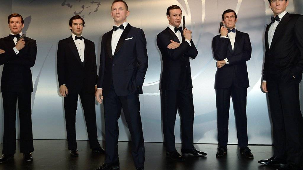 In Echt wäre das nicht möglich, weil einige James-Bond-Darsteller schon etwas angegraut sind: Alle sechs 007-Schauspieler sind in Berlin in jugendlicher Frische als Wachsfiguren versammelt.