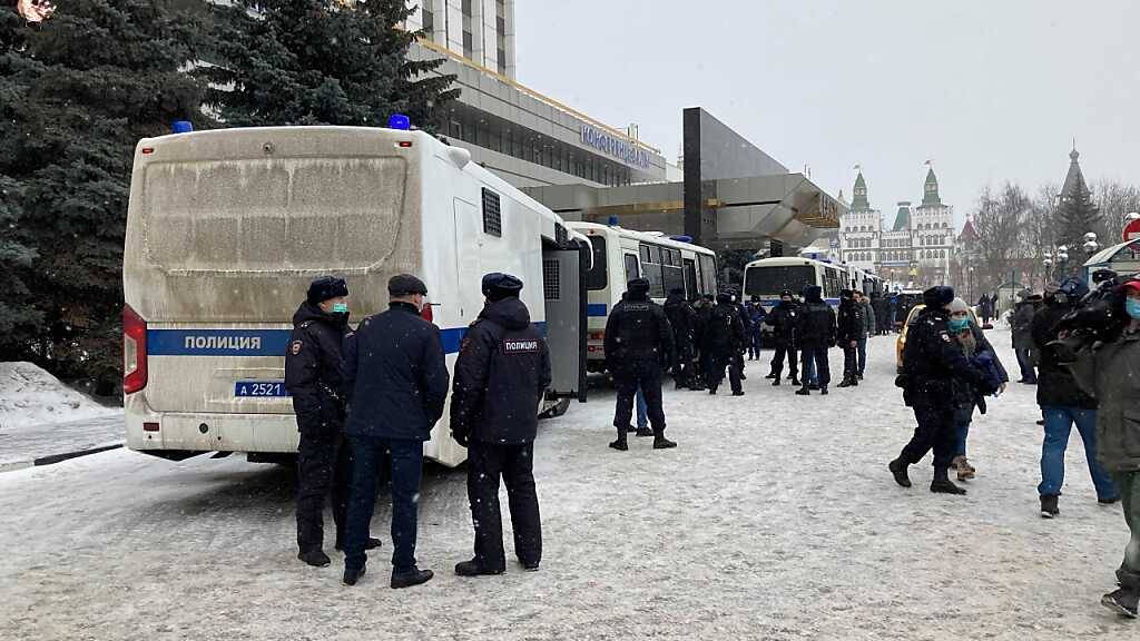 dpatopbilder - ARCHIV - Die russische Polizie löst immer wieder Versammlungen der Opposition auf - so wie hier im März in Moskau. Foto: Hannah Wagner/dpa