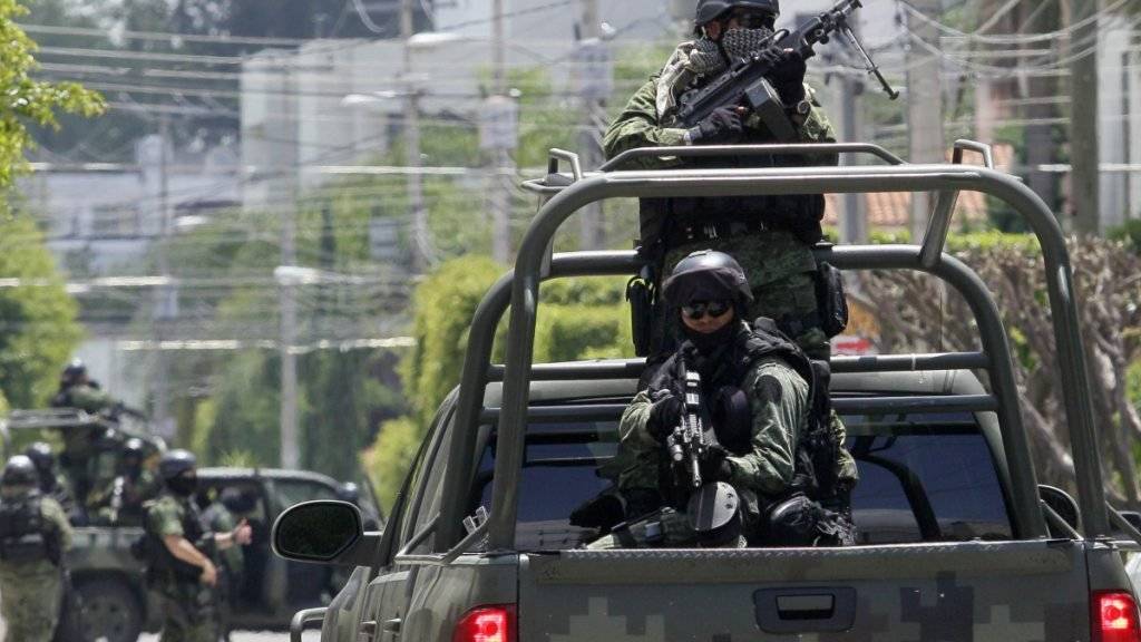 Die mexikanische Armee bei einer Operation gegen das Verbrechersyndikat Cartel Jalisco Nueva Generación in Guadelajara. (Archivbild)