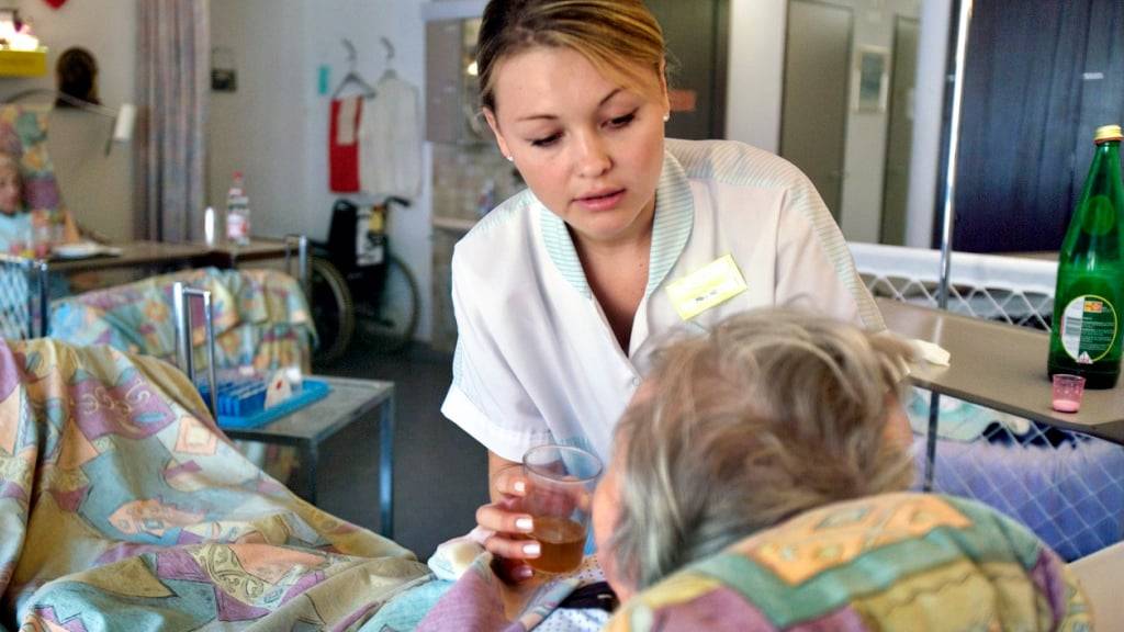 Ein neuer Bluttest des Pharmakonzerns Roche kann Ärztinnen und Ärzten helfen, Alzheimer bei Patienten auszuschliessen. (Archivbild)