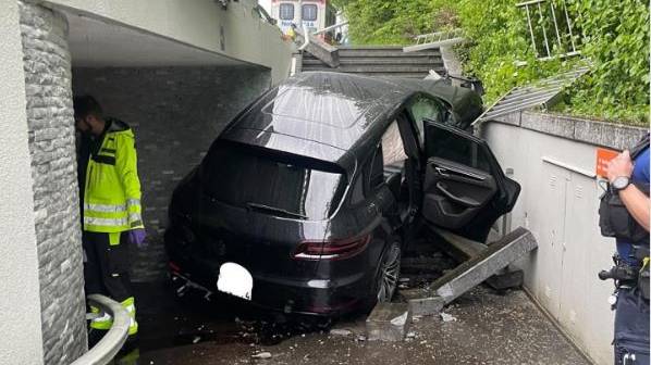 Unfall Porsche Zollikerberg Personenunterführung