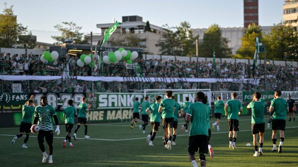 Für Spiele wie den Cupmatch gegen den FC St. Gallen vom 20. September müsste der FC Wil künftig mit höheren Polizeikosten rechnen. Die Kantonsregierung will den Tarif erhöhen. (Archivbild)