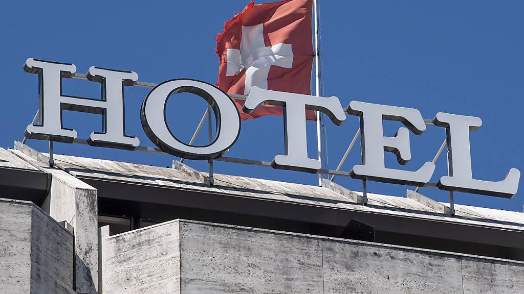 Die Schweizer Hotellerie verzeichnet im Juli leicht mehr Übernachtungen als im Vorjahr. Damit hat sich die starke Dynamik der beiden Vormonate abgeschwächt. Die Branche ist aber weiterhin auf Rekordkurs. (Symbolbild)