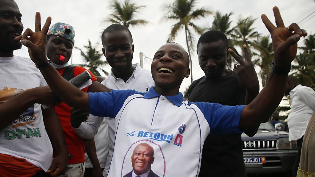 Tausende Menschen feierten auf den Strassen in Abidjan die Rückkehr des ehemaligen Präsidenten Laurent Gbagbo.