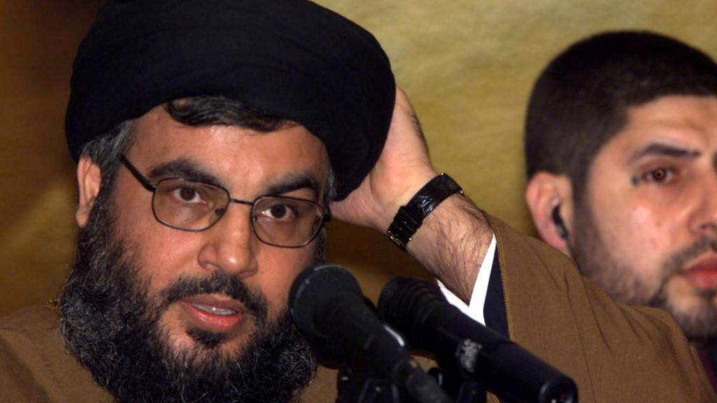 Der Chef der Hisbollah-Miliz, Nasrallah (links), kündigte eine sechsmonatige Feuerpause für drei Ortschaften in Syrien an. Zudem begrüsste er die Unterstützung Russlands für das Assad-Regime. (Archivbild)