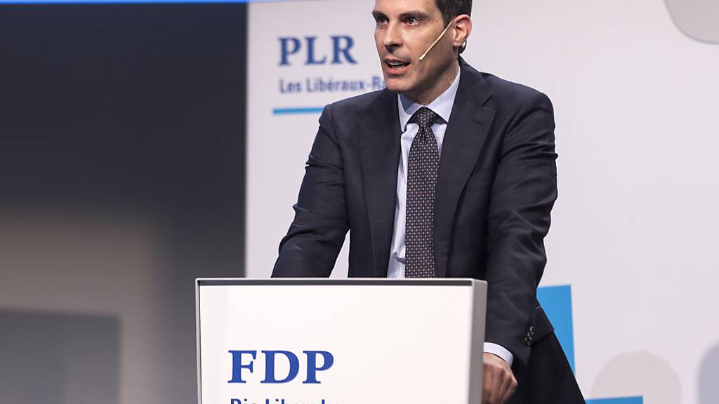 FDP-Präsident Thierry Burkart hat die Partei an der Delegiertenversammlung in Montreux auf den Kampf für die AHV-Reform eingeschworen.