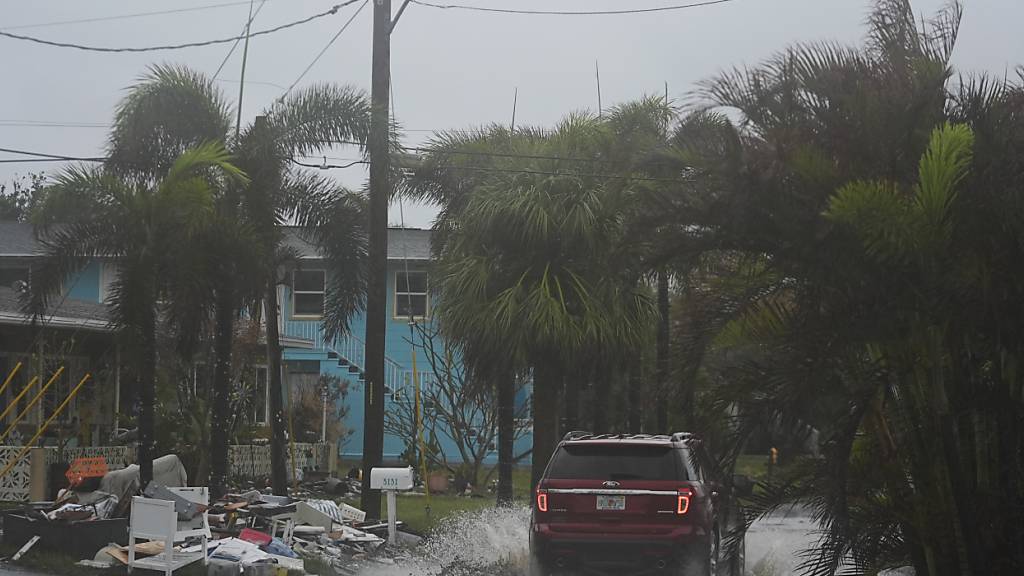 In Florida sind die Straßen bereits vor der Ankunft des Hurrikans «Milton» überflutet. Foto: Rebecca Blackwell/AP