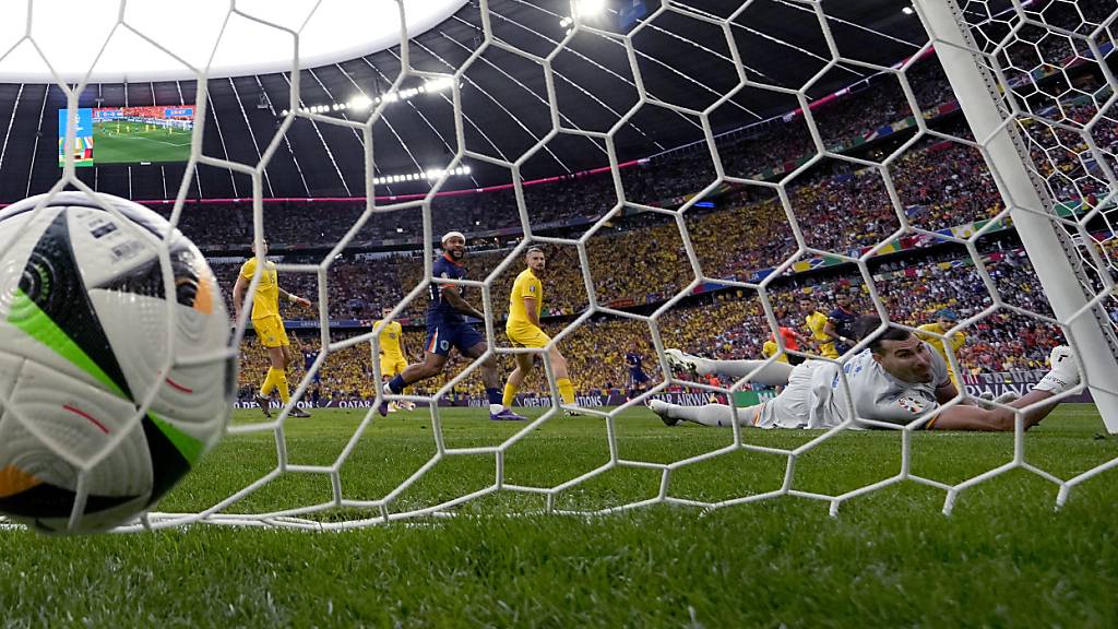 Niederlande nach 3:0 gegen Rumänien im Viertelfinal