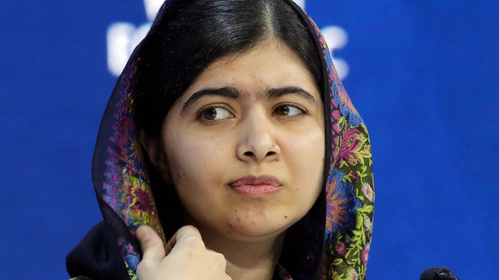 ARCHIV - Die Kinderrechtsaktivistin und Nobelpreisträgerin Malala Yousafzai nimmt am Weltwirtschaftsforum teil. Die pakistanische Friedensnobelpreisträgerin Malala hat sich erschüttert über die jüngsten Entwicklungen in Afghanistan nach der Machtübernahme der militant-islamistischen Taliban gezeigt. Foto: Markus Schreiber/AP/dpa