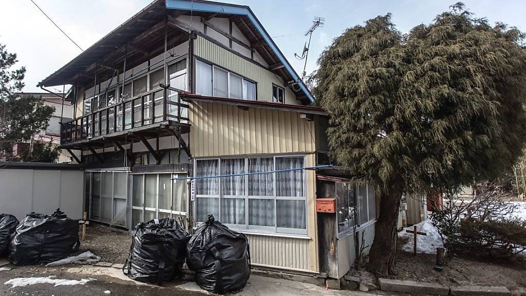 Die japanische Regierung will die Evakuierung für einen Grossteil des Dorfs Iitate Ende März aufheben und später die finanzielle Unterstützung der Bewohner beenden. Laut Greenpeace ist die Strahlung dort aber immer noch gefährlich hoch. (Archivbild)