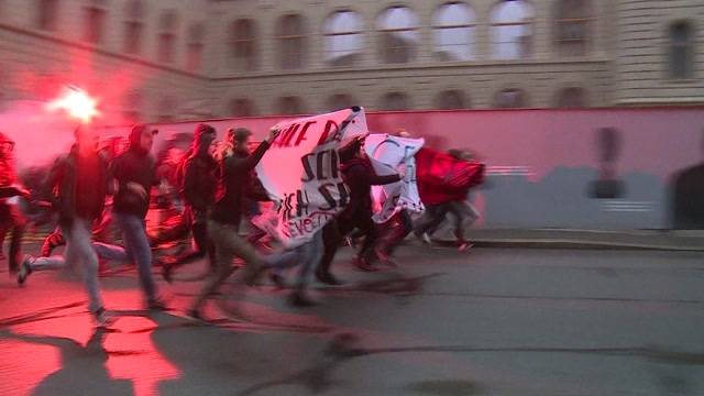 Antifa-Demo vor dem Bundeshaus