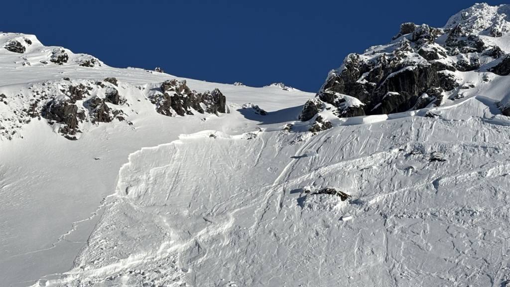 38-jähriger Snowboarder stirbt in Lawine bei Davos GR