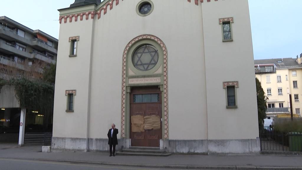 Hakenkreuz und antisemitische Parolen an Bieler Synagoge geschmiert