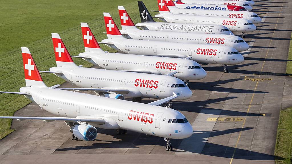 Wegen des weitgehend eingestellten Flugbetriebs meldet die Lufthansa Kurzarbeit für knapp zwei Drittel ihrer Beschäftigten an. Auch die Tochter Swiss greift wegen des Coronavirus zu dieser Massnahme. (Archiv)