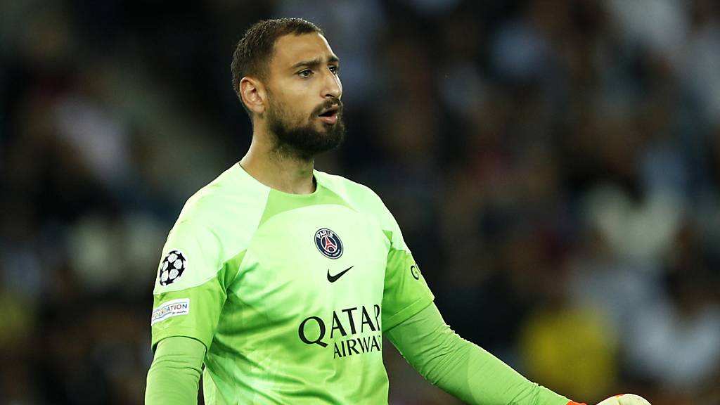 Der italienische Goalie von Paris Saint German, Gianluigi Donnarumma, wurde in seiner Wohnung überfallen.  (Archivbild)