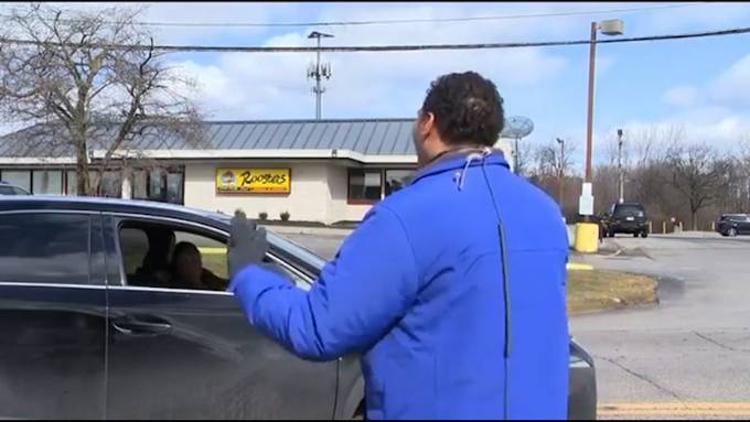 Reporter erhält unerwarteten Besuch seiner Mutter