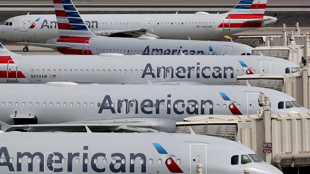Wegen der Coronakrise haben viele Flugzeuge der American Airlines kaum mehr Passagiere transportiert. (Archivbild)