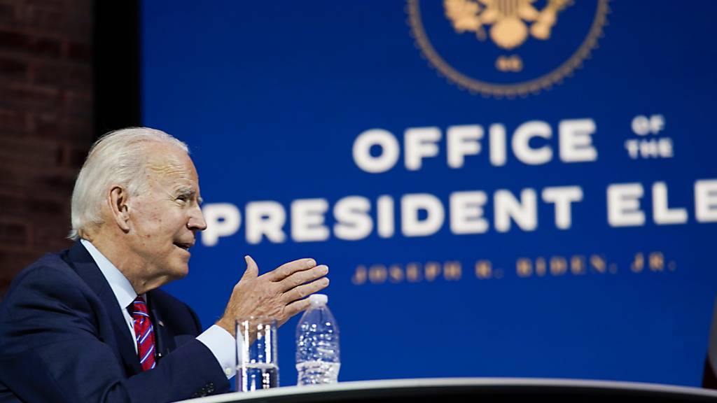 Joe Biden, Gewählter Präsident (President-elect) der USA, nimmt an einer Videoschalte im Queen Theatre teil. Foto: Carolyn Kaster/AP/dpa