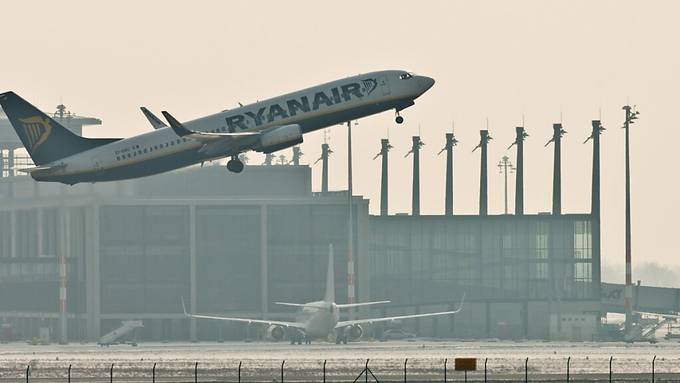 Ryanair spürt beginnende Erholung