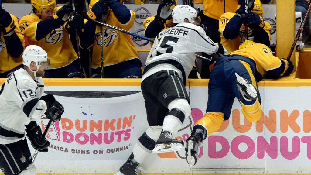 Fehlt den ZSC Lions mehrere Monate: Der ehemalige NHL-Stürmer Andy Andreoff (Nummer 15) muss sich nach einer Trainingsverletzung operieren lassen