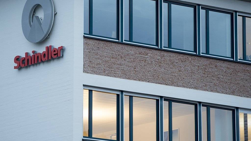 Hauptsitz und Produktionsstandort des Schweizer Liftherstellers Schindler in Ebikon: Der Konzern meldet ein Wachstum bei Umsatz und Ertrag im ersten Semester 2016. (Archivbild)