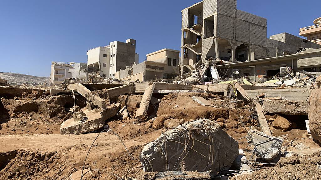 Zerstörte Gebäude nach der Überschwemmung. In Libyen herrscht nach den furchtbaren Überschwemmungen weiter der Ausnahmezustand. Foto: Yousef Murad/AP/dpa
