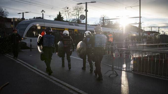 Extrazug angehalten: Krawalle zwischen Chaoten von St.Gallen und YB