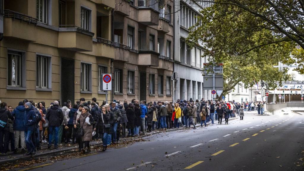 Zahlreiche serbische Staatsangehörige wollen in Zürich ihre Stimme bei den Parlamentswahlen abgeben.