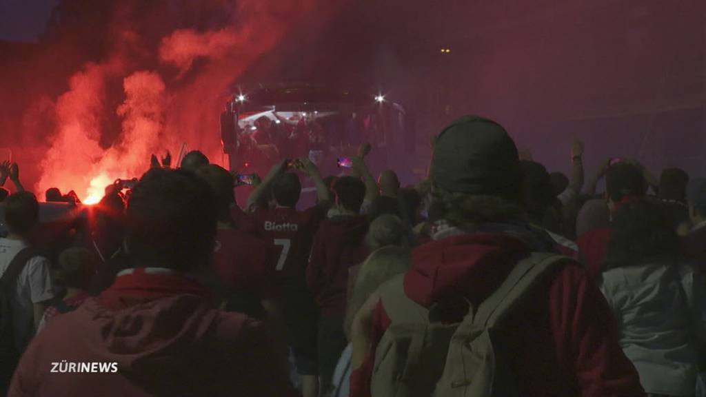 Winterthur leuchtet rot und feiert Ligaerhalt