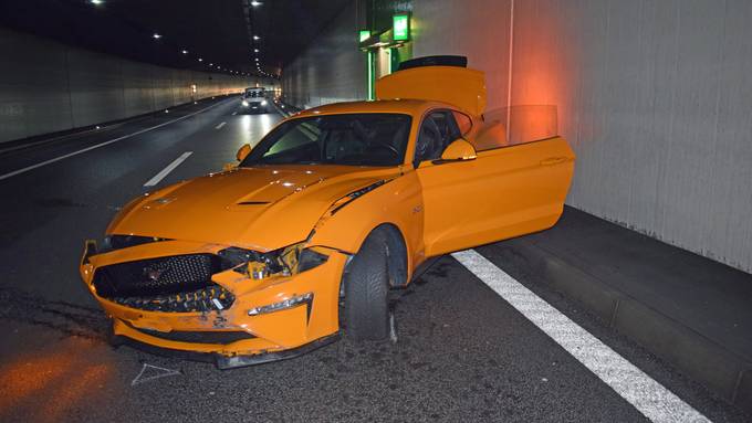 Mustang geschrottet: Zwei Unfälle auf Luzerner Strassen 