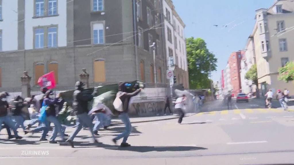 Ausschreitungen: 1.-Mai-Nachdemo eskaliert