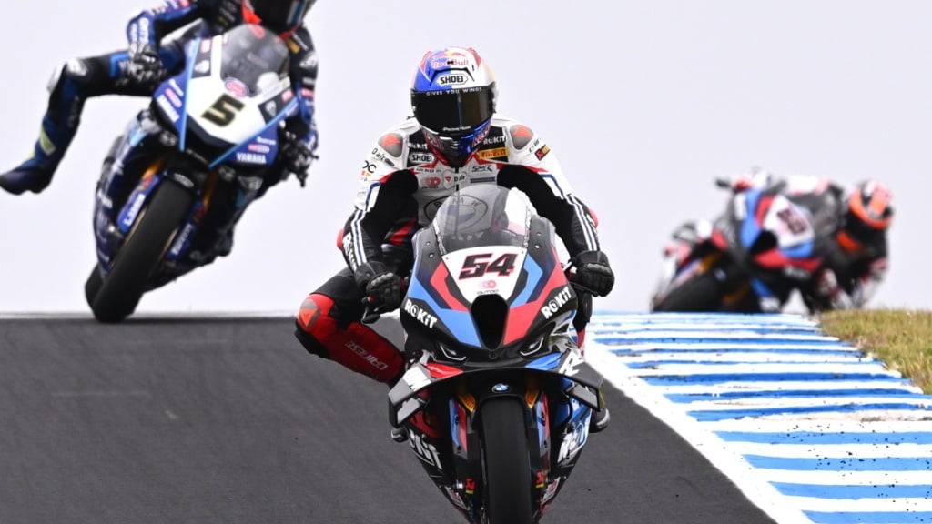 Ein Türke, Toprak Razgatlioglu (Nr. 54), auf einer BMW gewinnt die Superbike-WM