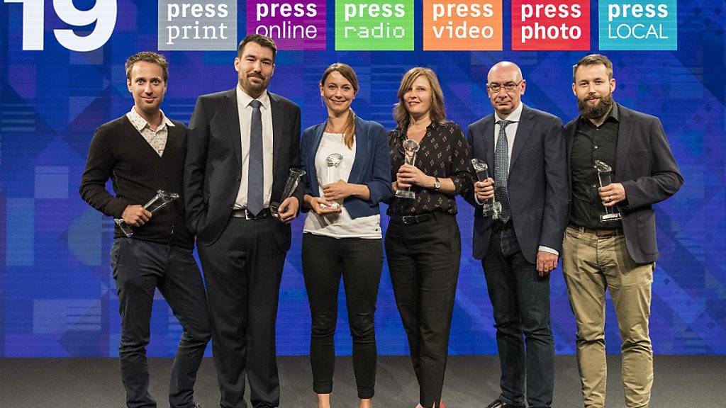 Die Gewinnerinnen und Gewinner der Swiss Press Awards 19, von links: Stefan Bohrer (Foto), Florian Imbach (Video), Rahel Walser (Radio), Camille Krafft (Print), Alessandro Bertellotti (Local) und Pierre Pistoletti (Online).