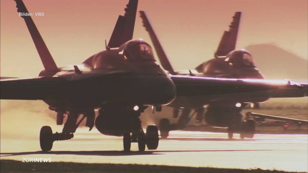 Kampfjets auf der Autobahn