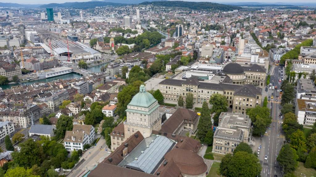 Der Zürcher Stadtrat will vorläufig Aufgenommenen und Personen mit Schutzstatus S Stipendien gewähren. Das kantonale Stimmvolk lehnte eine Vorlage dazu ab. (Archivbild)