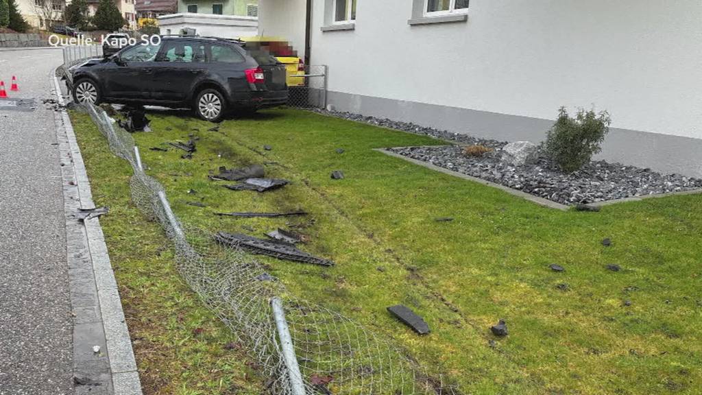 Selbstunfall: Unter Drogen fährt ein Autolenker in Aeschi SO in einen Garten