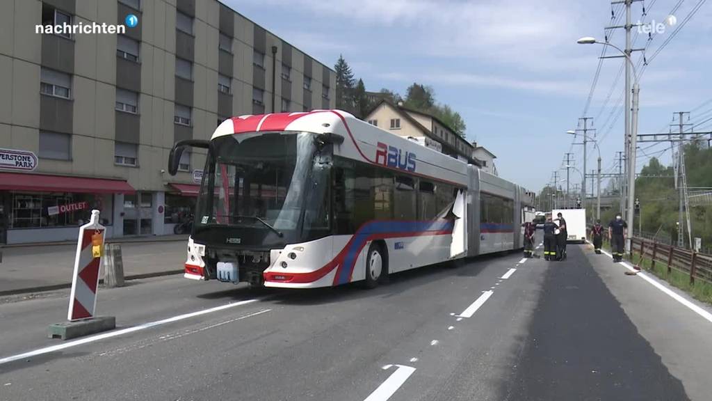 Fünf Verletzte bei Unfall mit Linienbus in Luzern