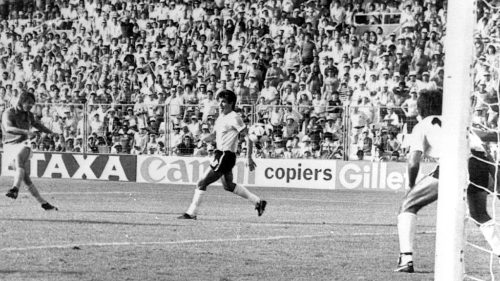 34 Länderspiele bestritt Luis Galvan (Bildmitte) für Argentinien - hier 1982 bei der WM in Spanien