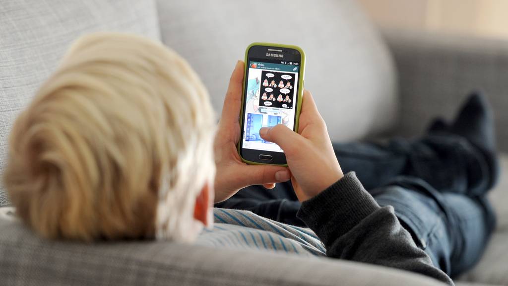 Mediennutzung Handy Smartphone Kinder Jugendliche Schüler
