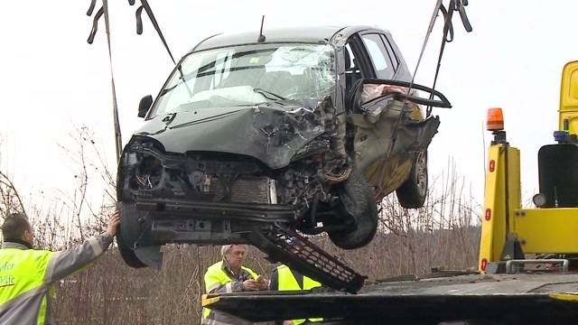 Oberentfelden: Auto kollidiert mit LKW