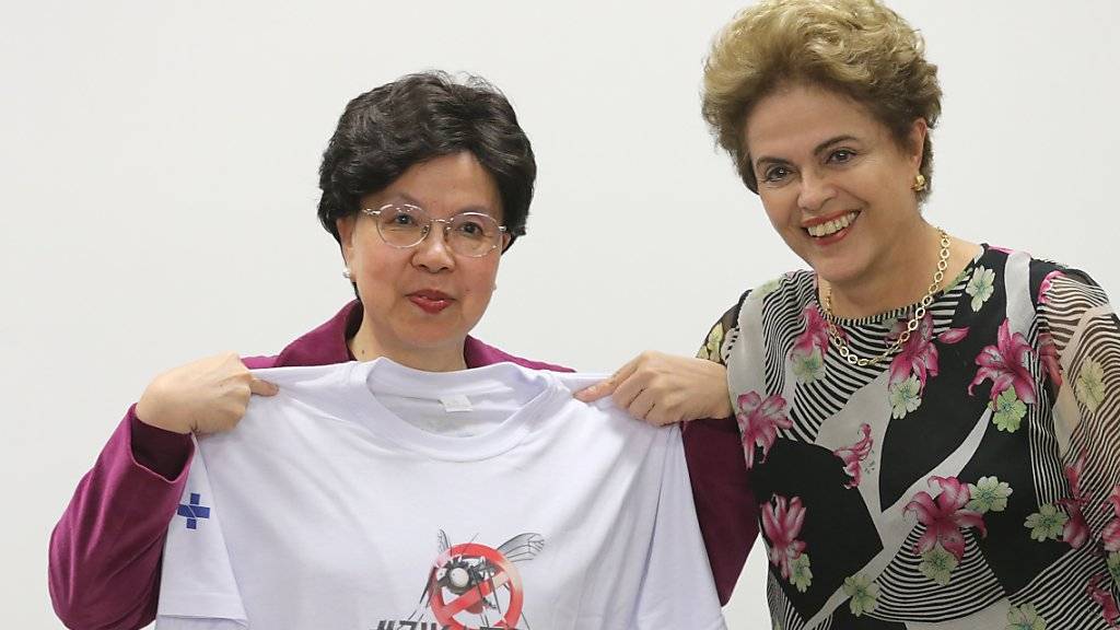Brasiliens Präsidentin Dilma Rousseff (rechts) und WHO-Generaldirektorin Margaret Chan setzen ein Zeichen gegen das Zika-Virus.