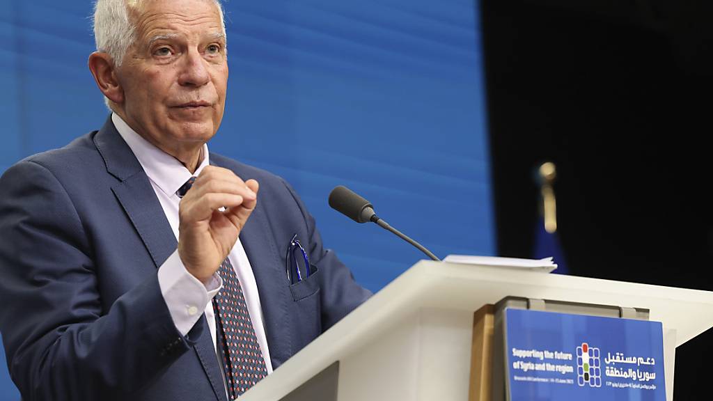 Josep Borrell, hoher Vertreter der EU für Außen- und Sicherheitspolitik, spricht während einer Pressekonferenz in Brüssel. Zum Auftakt eines zweitägigen Besuchs im westafrikanischen Niger hat Borrell das Land als wichtigen und verlässlichen Sicherheitspartner in der instabilen Sahelzone bezeichnet. Foto: Geert Vanden Wijngaert/AP/dpa