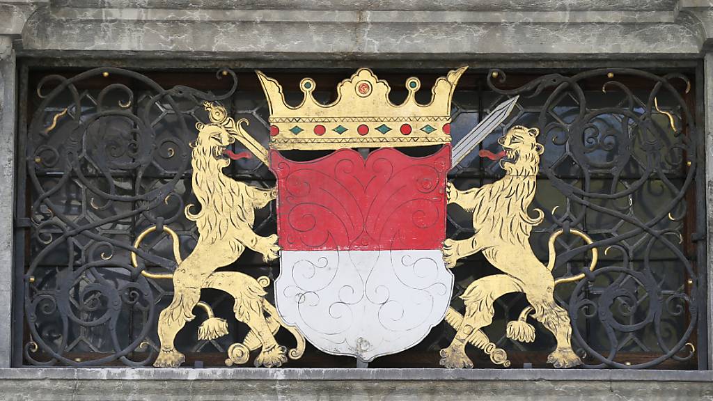 Das Solothurner Wappen am Eingang zum Rathaus. (Archivbild)