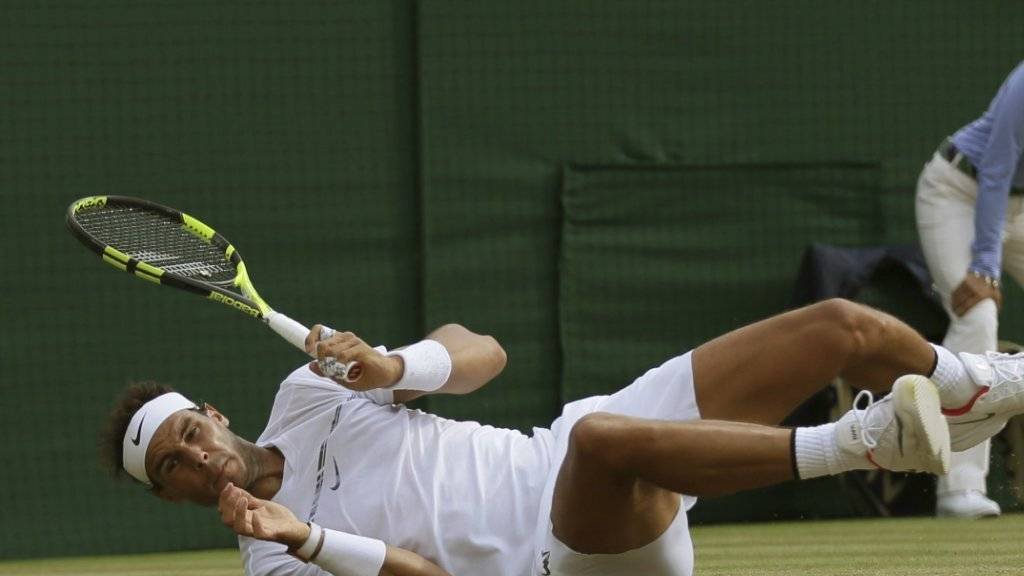 Nach grossem Kampf am Boden: Rafael Nadal unterlag in Wimbledon in fünf Sätzen