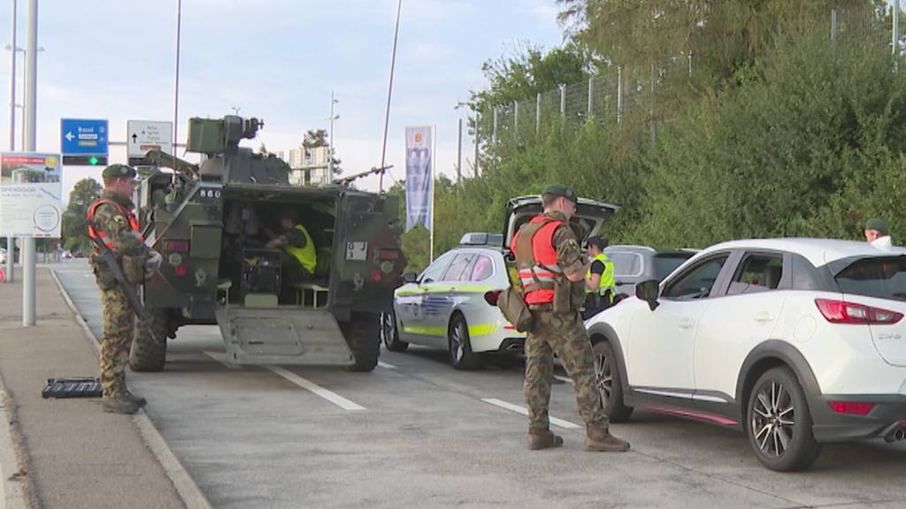 Grossangelegte Übung: Warum die Kapo Aargau mit der Armee den Verkehr regelt
