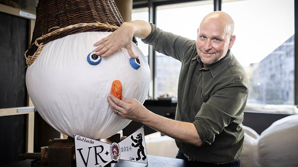 Der Böögg für das diesjährige Zürcher Sechseläuten nimmt Gestalt an. Zu Ehren des Gastkantons Appenzell Ausserrhoden trägt er dessen Wappen auf der Fliege.