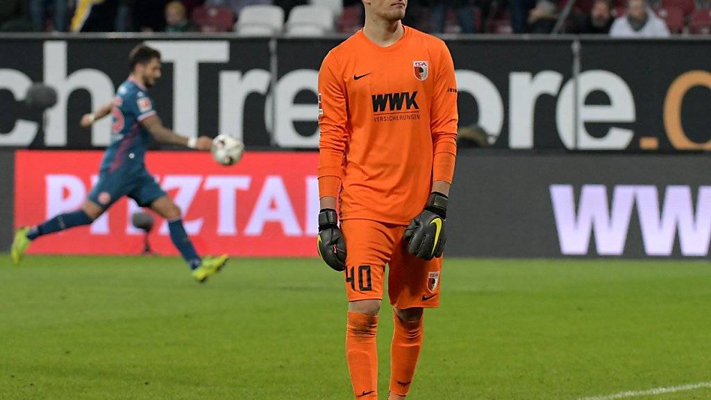 Für Gregor Kobel verlief das Debüt für den FC Augsburg nicht nach Wunsch: Die Augsburger verloren das Abstiegsduell gegen Fortuna Düsseldorf 1:2