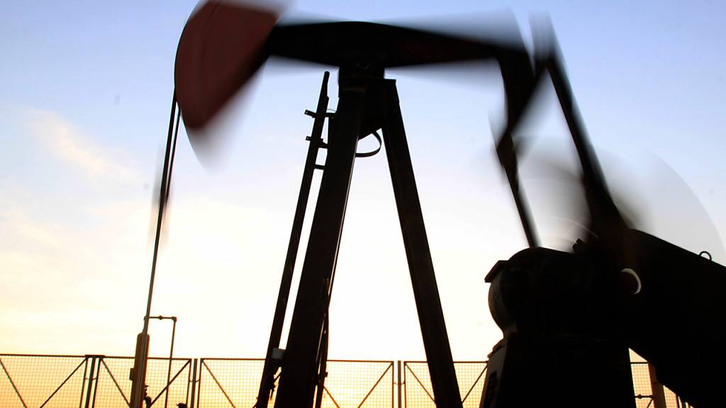 Die Ölpreise haben am Donnerstag wegen einer anziehenden Nachfrage zugelegt und sind auf den höchsten Stand seit mehreren Jahren gestiegen. (Archiv)