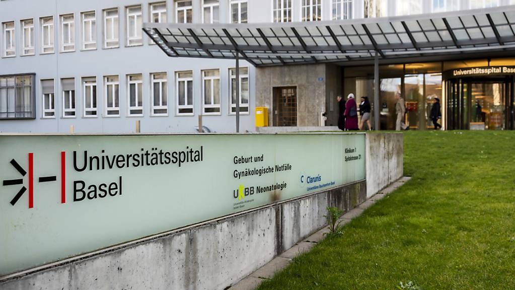 Die 67-jährige Coronavirus-Patientin starb am Donnerstag im Basler Universitätsspital. (Archivbild)